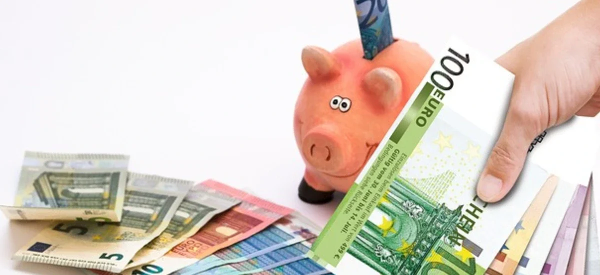 Épargner 500 euros par mois : le guide complet 2025 pour transformer votre avenir financier